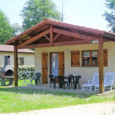 Camping Les Lacs De Courtes
