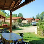 Camping Les Lacs De Courtes Estang