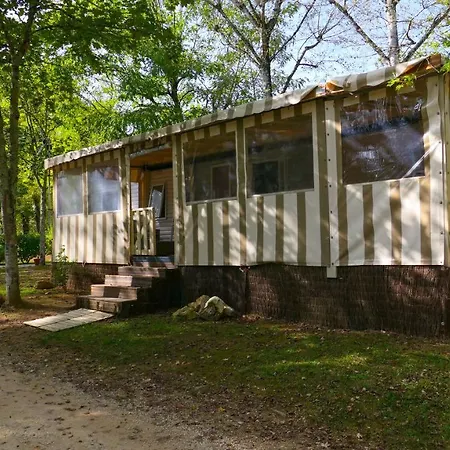 Camping Les Lacs De Courtes אתר קמפינג