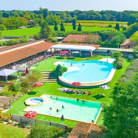 אתר קמפינג Camping Les Lacs De Courtes