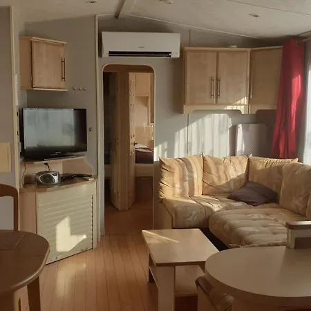 Camping Les Lacs De Courtes *