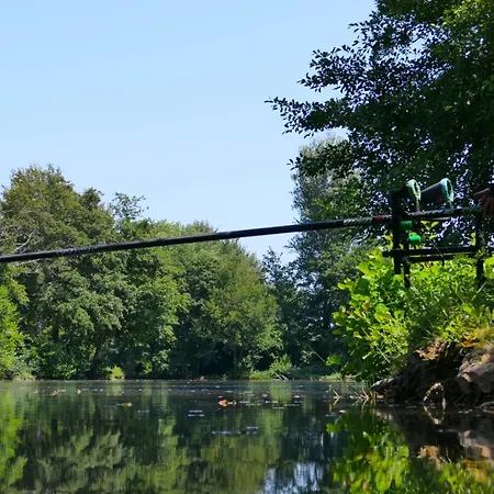 Camping Les Lacs De Courtes *