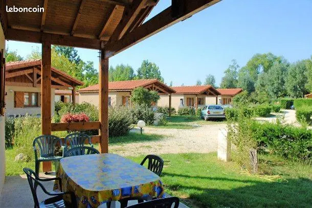 Camping Les Lacs De Courtes Estang